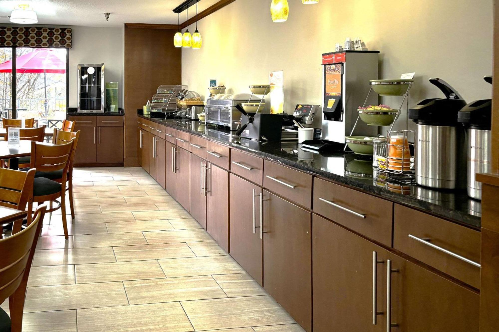 Quality Inn & Suites Dawsonville Esterno foto