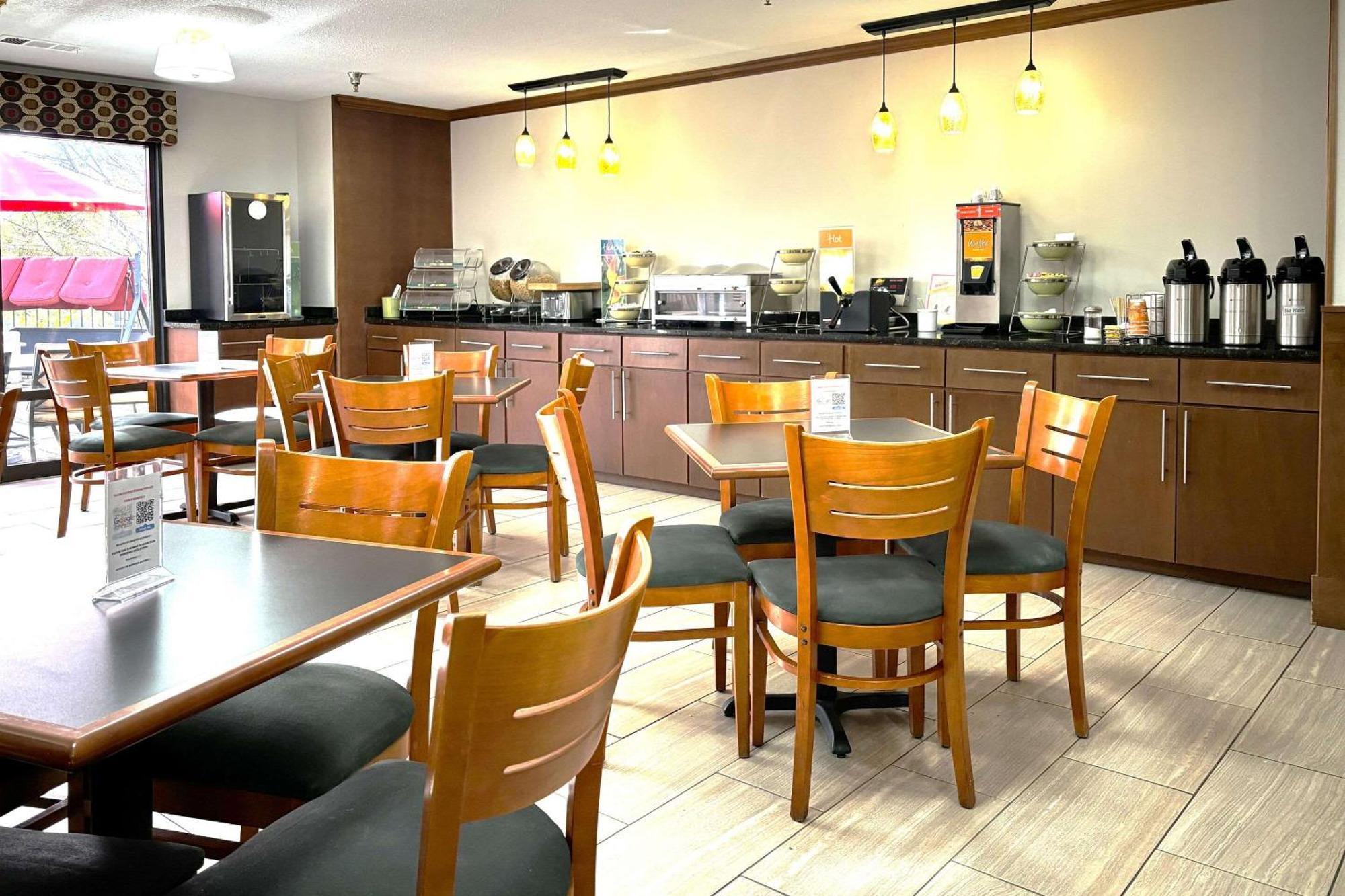Quality Inn & Suites Dawsonville Esterno foto